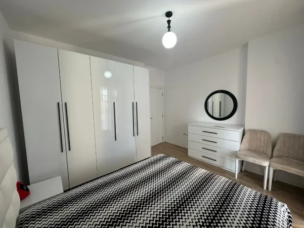Tirane, jepet me qera apartament 2+1 Kati 4, 92 m² 700 € (Don Bosko)