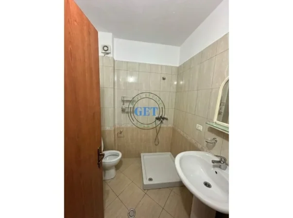Durres, jepet me qera apartament 2+1+Ballkon Kati 4, 100 m² 370 € 