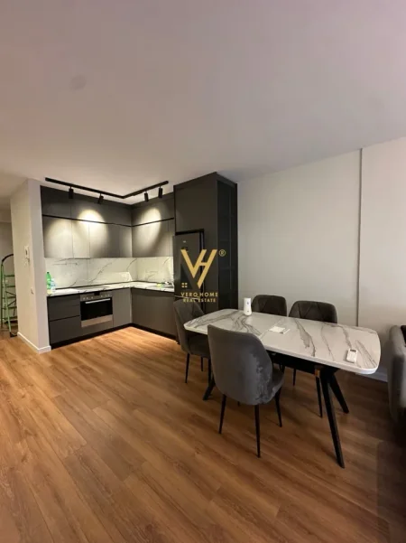 Tirane, jepet me qera apartament 1+1+Ballkon Kati 1, 77 m² 800 € (LIQENI I THATE)