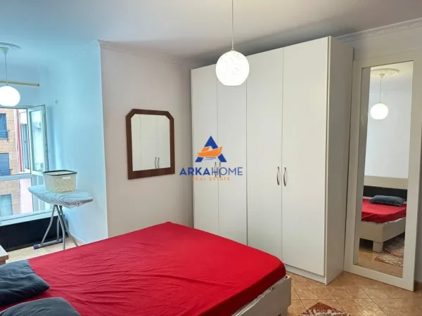 Tirane, jepet me qera apartament 2+1 Kati 3, 115 m² 700 € 