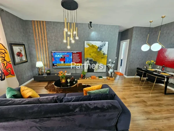 Tirane, jepet me qera apartament 1+1 Kati 5, 76 m² 800 € (mozaiku i tiranes)