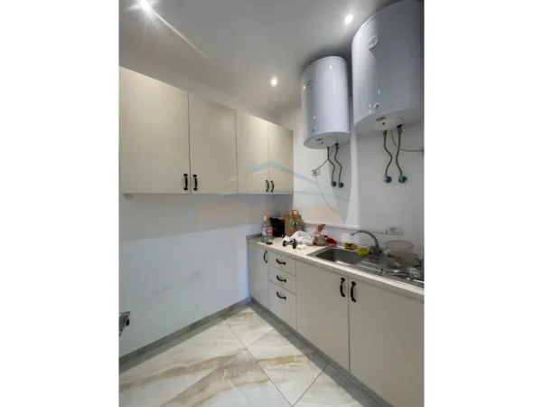 Tirane, jepet me qera zyre Kati 6, 116 m² 1.150 € (Ring Center)