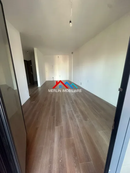 Tirane, jepet me qera zyre Kati 4, 80 m² 1.039 € (RRUGA E KAVAJES)