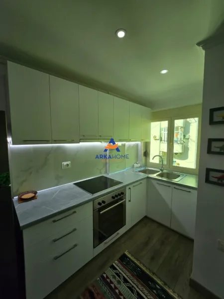 Tirane, jepet me qera apartament Dublex Kati 4, 80 m² 600 € 