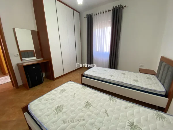 Tirane, jap me qera shtepi 2+1 Kati 2, 97 m² 500 € (rruga ali shefqeti)