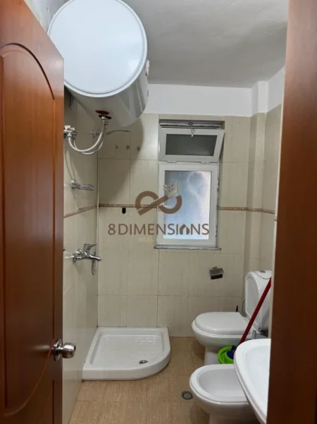 Tirane, jepet me qera 1+1 Kati 5, 60 m² 400 € (Shkolla e bashkuar)