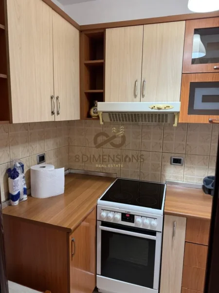 Tirane, jepet me qera 1+1 Kati 5, 60 m² 400 € (Shkolla e bashkuar)