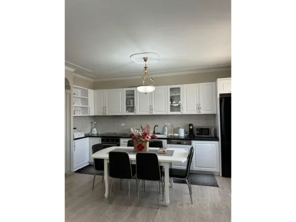 Tirane, jepet me qera apartament 2+1 Kati 4, 105 m² 180.000 € (Oxhaku)