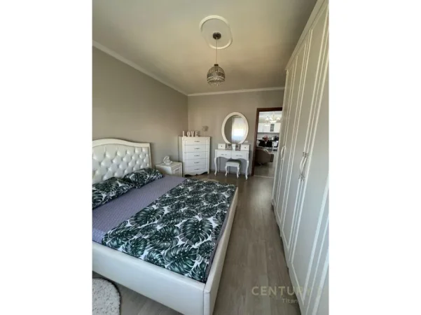 Tirane, jepet me qera apartament 2+1 Kati 4, 105 m² 180.000 € (Oxhaku)