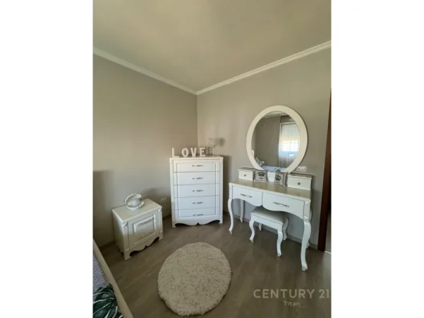 Tirane, jepet me qera apartament 2+1 Kati 4, 105 m² 180.000 € (Oxhaku)