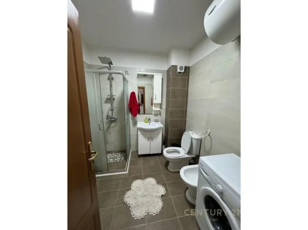 Tirane, jepet me qera apartament 2+1 Kati 4, 105 m² 180.000 € (Oxhaku)