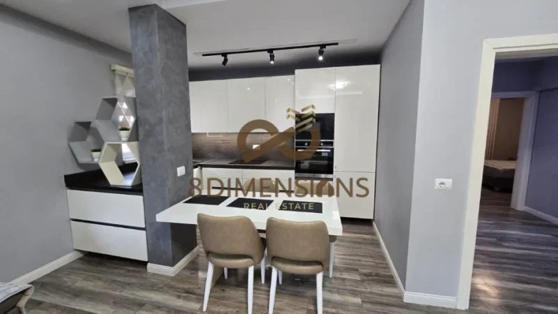 Tirane, jepet me qera apartament 2+1+Ballkon Kati 2, 100 m² 650 € (sauk i ri)