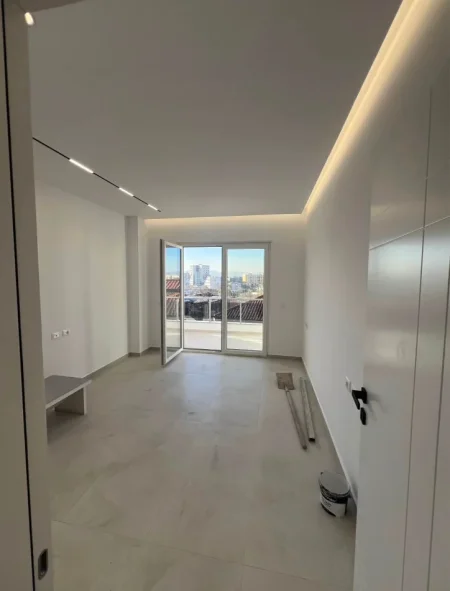 Tirane, shitet apartament 2+1 Kati 3, 129 m² 170.000 € (Fresku)