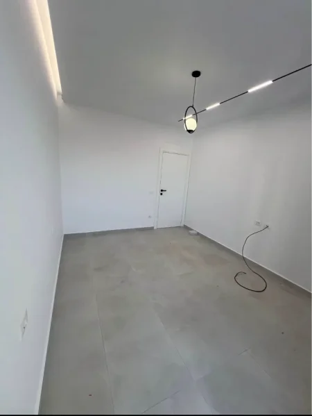 Tirane, shitet apartament 2+1 Kati 3, 129 m² 170.000 € (Fresku)