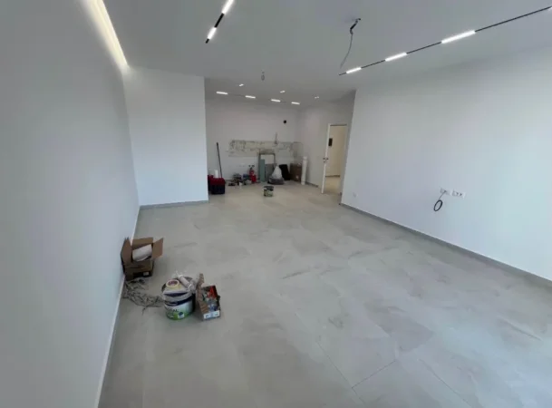 Tirane, shitet apartament 2+1 Kati 3, 129 m² 170.000 € (Fresku)