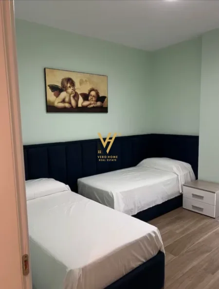 Tirane, jepet me qera apartament 2+1+Ballkon Kati 2, 120 m² 1.550 € (LUNDER)