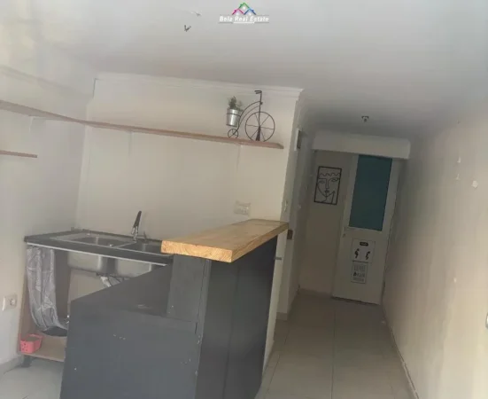 Tirane, jepet me qera dyqan Kati 0, 30 m² 380 € (Bulevardi Bajram Curri)