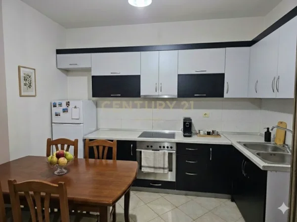 Tirane, shitet apartament 2+1 Kati 4, 104.000 m² 140.000 € (yzberish)