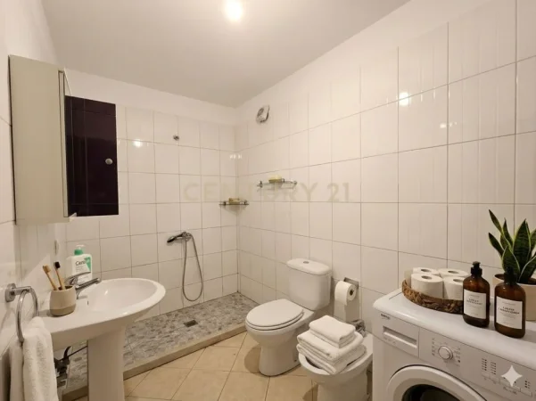 Tirane, shitet apartament 2+1 Kati 4, 104.000 m² 140.000 € (yzberish)