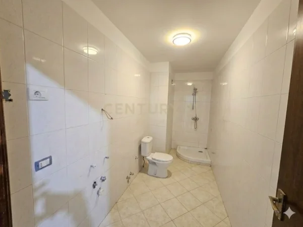 Tirane, shitet apartament 2+1 Kati 4, 104.000 m² 140.000 € (yzberish)