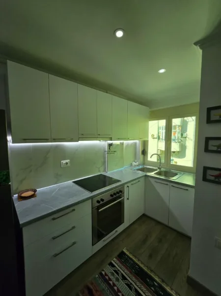 Tirane, jepet me qera apartament 1+1 Kati 4, 80 m² 600 € (RRUGA E DURRESIT)