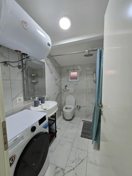Tirane, jepet me qera apartament 1+1 Kati 4, 80 m² 600 € (RRUGA E DURRESIT)