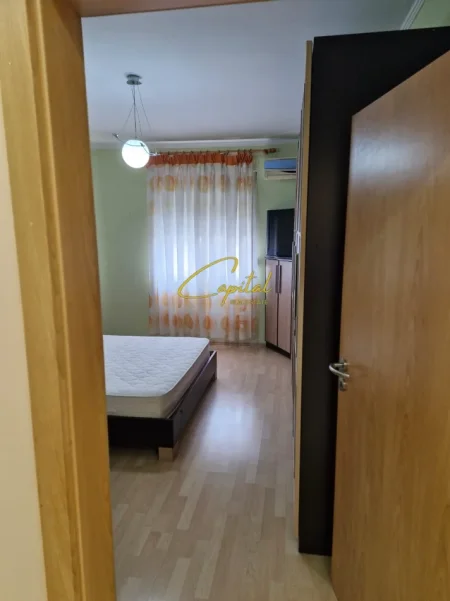 Tirane, jepet me qera apartament 2+1 Kati 5, 106 m² 750 € (KOMUNA E PARISIT)