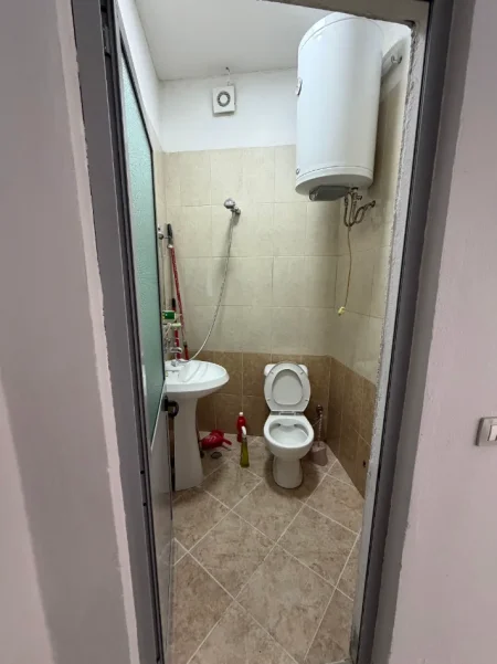 Tirane, jepet me qera dyqan Kati 0, 40 m² 420 € (Rruga Haxhi Hysen Dalliu)