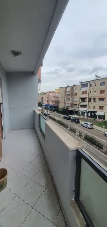 Tirane, jepet me qera apartament 3+1 , 110 m² 600 € (Brryli)