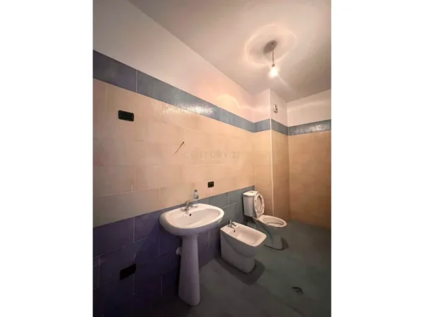 Tirane, shitet apartament 3+1 Kati 4, 157 m² 195.000 € (Fresku)