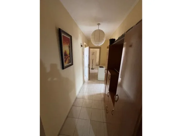 Tirane, shitet apartament 1+1 Kati 5, 50 m² 100.000 € (Prane Shkolles 1 maj , Ali Demi)