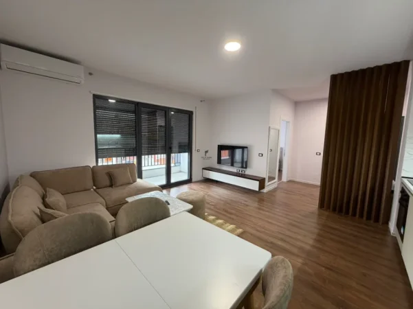 Tirane, jepet me qera apartament 1+1 Kati 5, 60 m² 700 € (BULEVARDI I RI)