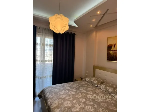 Tirane, shitet apartament 1+1 Kati 6, 83 m² 215.000 € (prane Kristal Center, Komuna e Parisit)