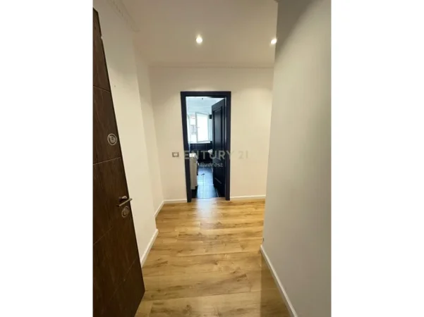 Tirane, shitet apartament 2+1 Kati 2, 89 m² 190.000 € (Materniteti i Ri, Brryli)