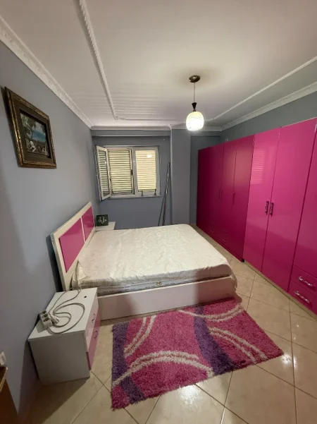 Tirane, jepet me qera apartament 1+1+Ballkon Kati 4, 85 m² 450 € (Apartament 2+1 Per Qera I Mobiluar Bulevardi I Ri)