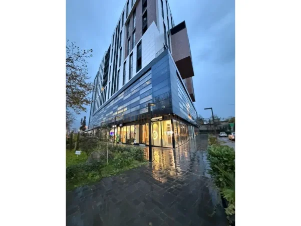 Tirane, shitet ambjent biznesi Kati 0, 122 m² 420.000 € (rruga e kavajes)