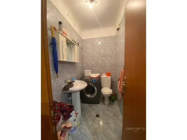 Tirane, shitet apartament 3+1 Kati 3, 141 m² 250.000 € (Kompleksi Grand, Tregu Elektrik)