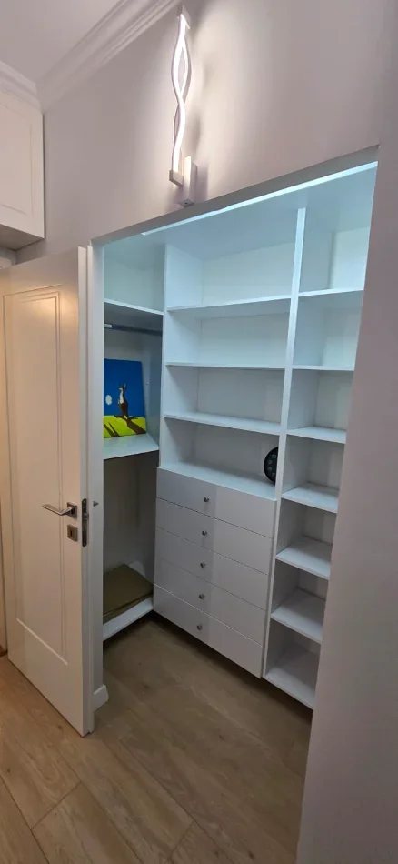 Tirane, jepet me qera apartament 3+1 Kati 2, 118 m² 1.000 € (kodra diellit)
