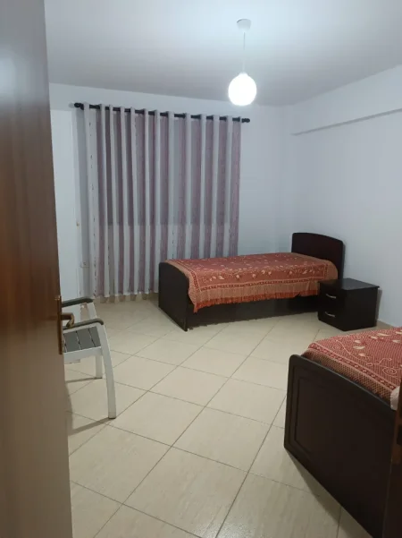 Tirane, jepet me qera 2+1 , 90 m² 500 € (kthesa kamzes)