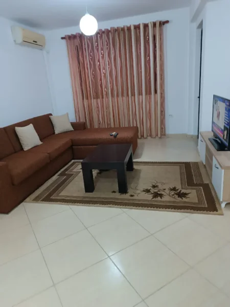 Tirane, jepet me qera 2+1 , 90 m² 500 € (kthesa kamzes)