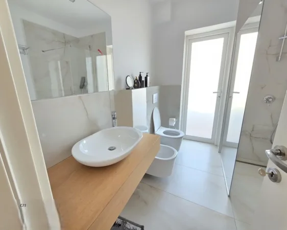 Shqiperi, jepet me qera 1+1 Kati 5, 65 m² 600 € (SHKOLLA E BALETIT)