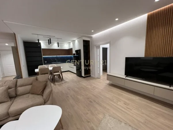 Tirane, jepet me qera apartament 2+1+Ballkon Kati 4, 120 m² 1.200 € (zogu zi)