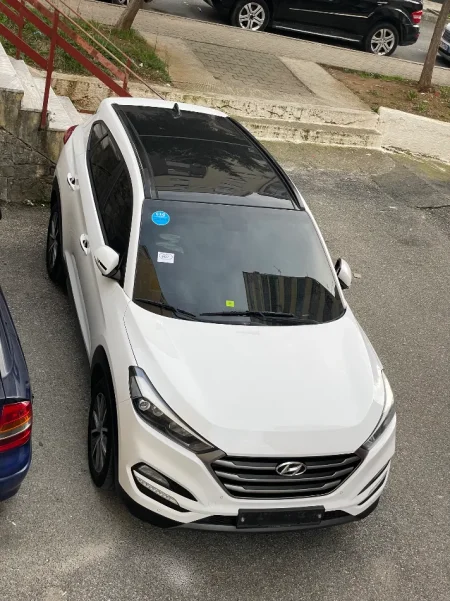 Tirane, shes SUV Hyundai,Tucson Nafte, e bardhë automatik Kondicioner 159.000 km 11.500 €