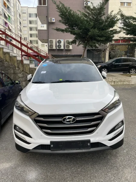 Tirane, shes SUV Hyundai,Tucson Nafte, e bardhë automatik Kondicioner 159.000 km 11.500 €