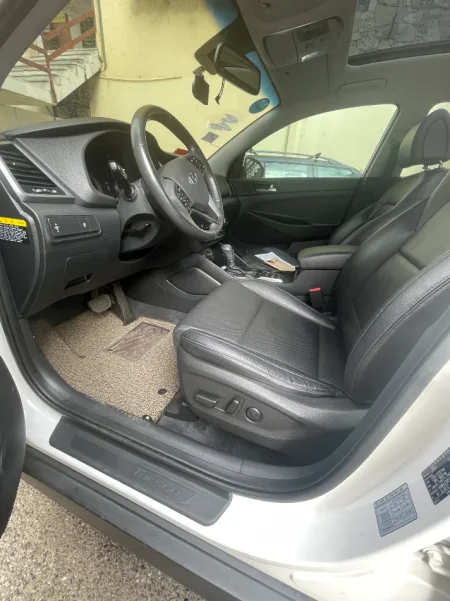 Tirane, shes SUV Hyundai,Tucson Nafte, e bardhë automatik Kondicioner 159.000 km 11.500 €