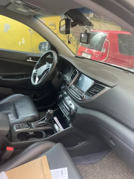 Tirane, shes SUV Hyundai,Tucson Nafte, e bardhë automatik Kondicioner 159.000 km 11.500 €