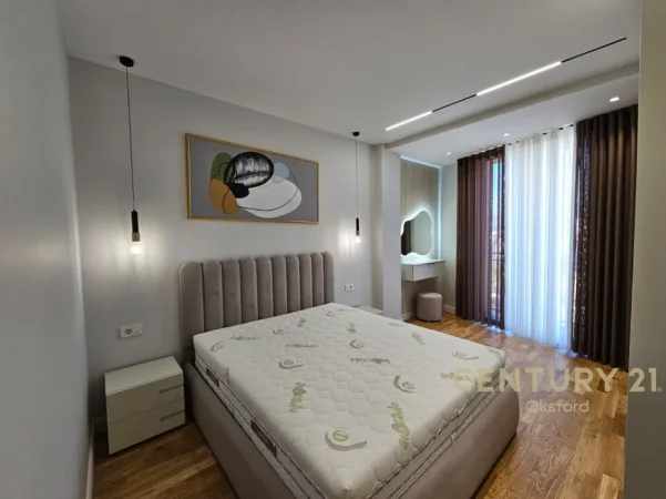 Tirane, shitet apartament 2+1+Ballkon Kati 9, 310.000 € (mine peza)