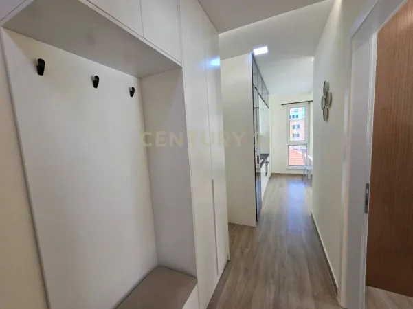 Tirane, jepet me qera apartament 1+1+Ballkon Kati 3, 60 m² 700 € (tek hotel mondial)