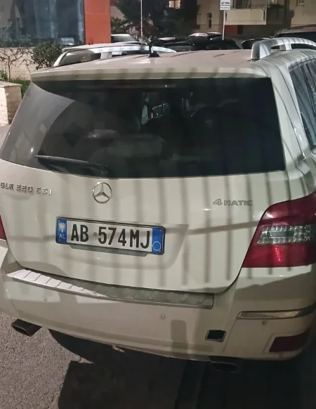 Tirane, shitet makine Mercedes benz glk 220 Nafte, e bardhë tiptronik Klima 210.000 km 11.200 €