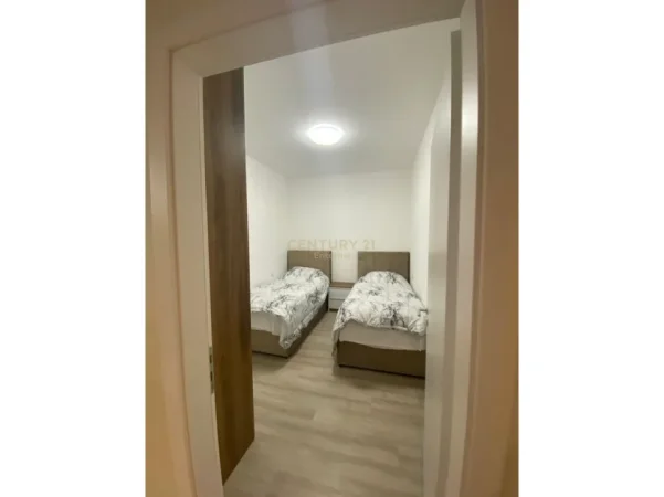 Tirane, jepet me qera 2+1 Kati 4, 76 m² 1.000 € (zogu zi)